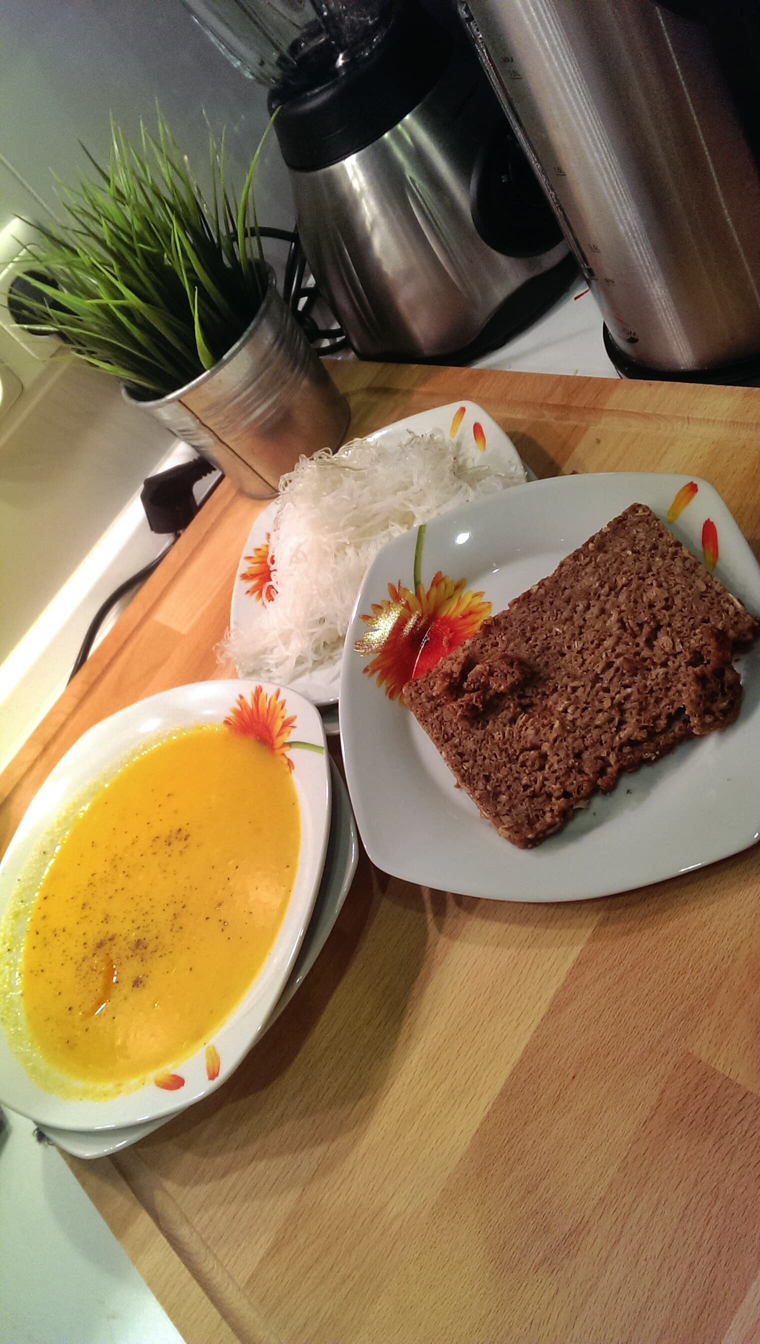 Scharfe Karotten-Ingwersuppe mit Chili - TechNChili Blog